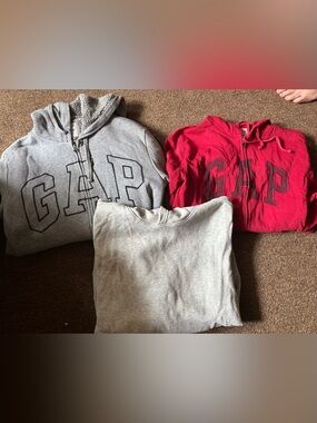 GAP Men's Red and Gray Logo Hoodies & Sweatshirt Bundle